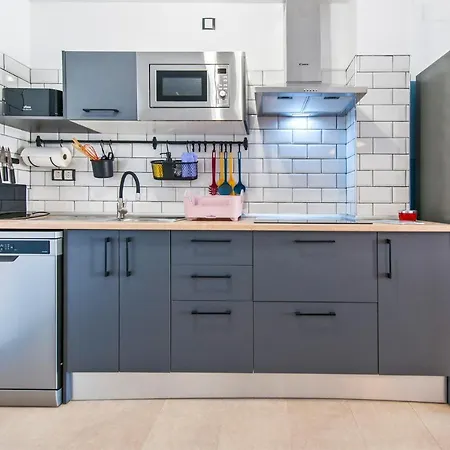 Διαμέρισμα Ocean Waves 1 *