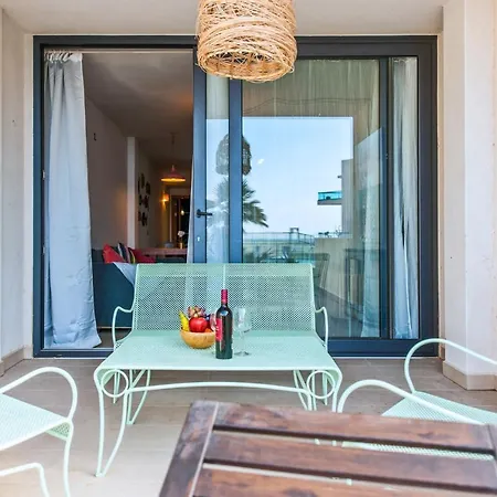 Ocean Waves 1 Apartment *