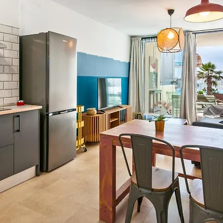 Ocean Waves 1 דירה *